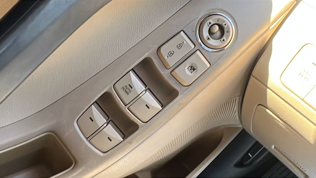 Used 2013 Hyundai Elantra GLS FWD image 15
