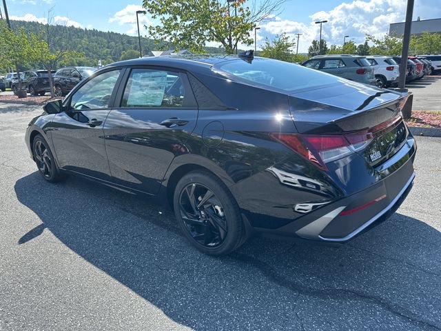 New 2026 Hyundai Elantra SEL Sport FWD image 3