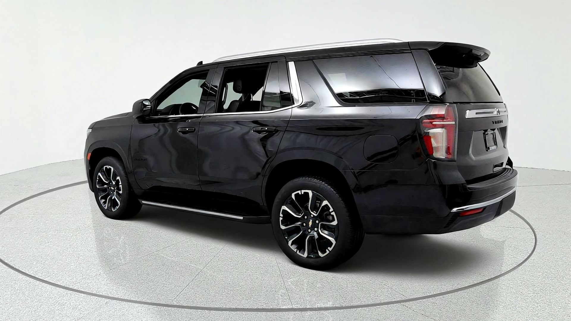 Certified 2023 Chevrolet Tahoe LT w/ LT Signature Plus Package AWD/4WD image 3