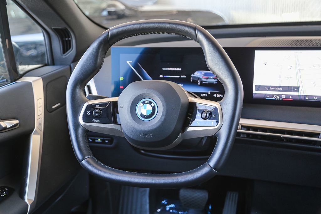Used 2025 BMW iX xDrive50 image 12