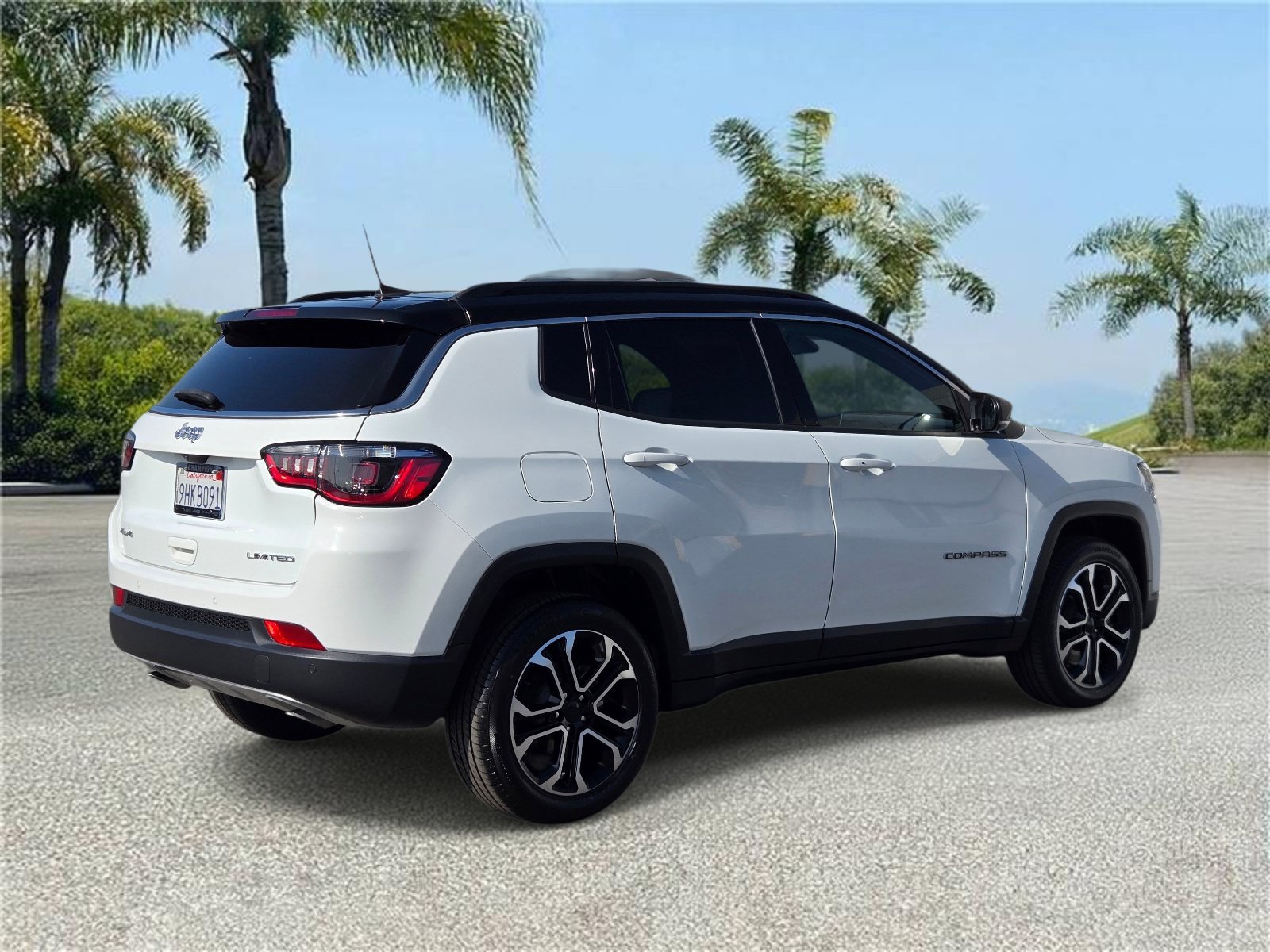 Used 2023 Jeep Compass Limited AWD/4WD image 4