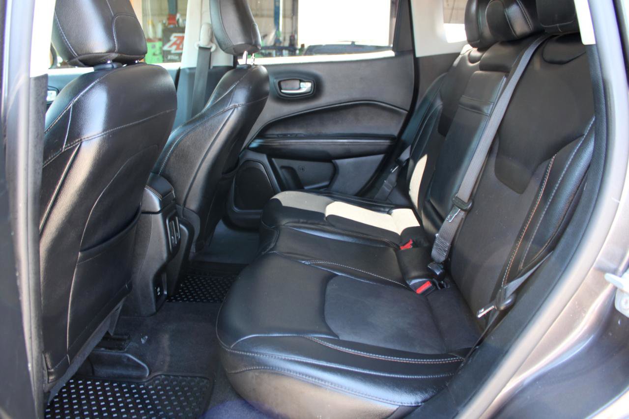 Used 2017 Jeep Compass Latitude w/ Cold Weather Group AWD/4WD image 39