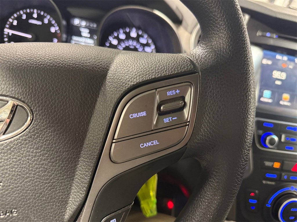 Used 2017 Hyundai Santa Fe SE image 30