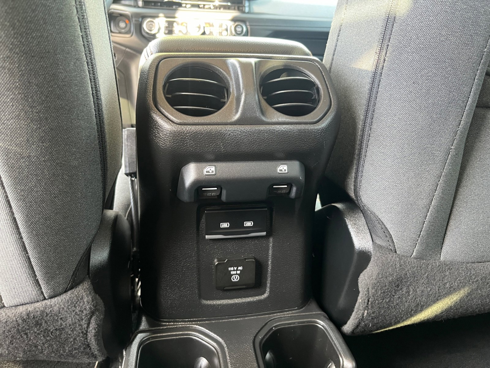 Used 2024 Jeep Wrangler Sahara image 32