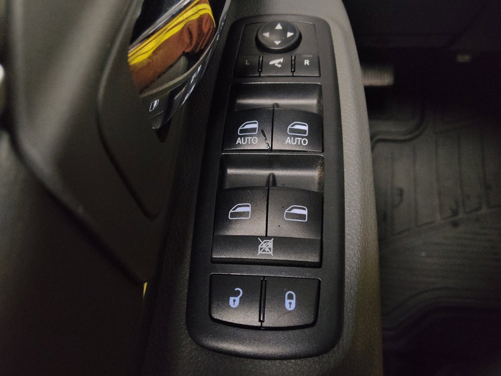 Used 2018 RAM 1500 SLT image 27