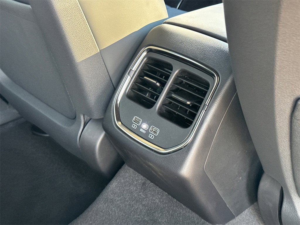 New 2025 VinFast VF 8 Plus image 18