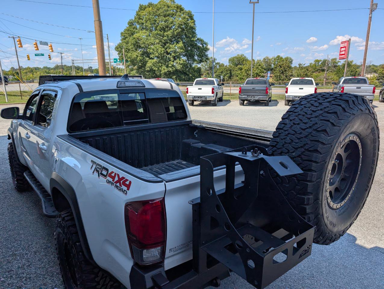 Used 2018 Toyota Tacoma TRD Off-Road AWD/4WD image 25