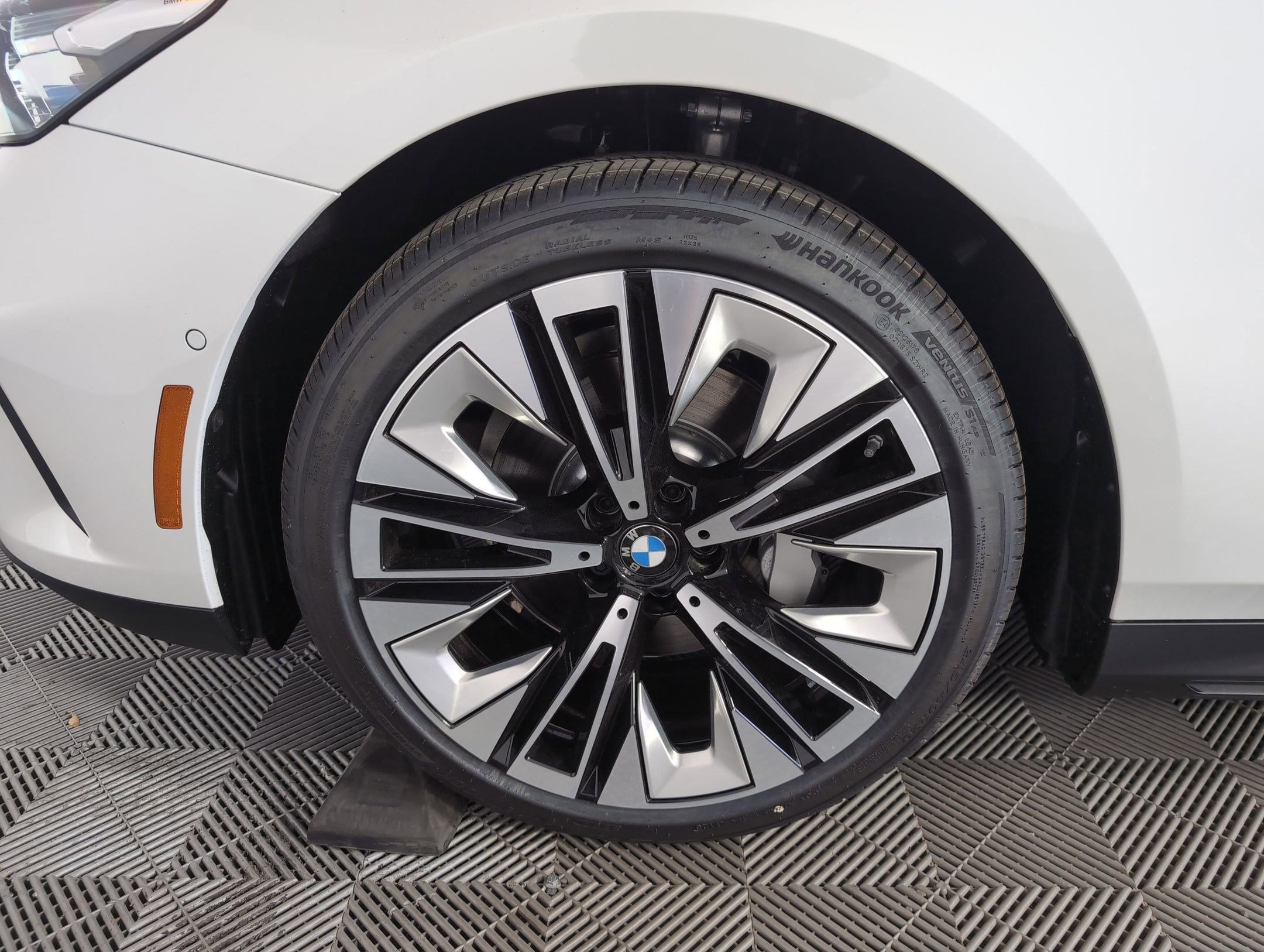 Used 2026 BMW 530i w/ Premium Package image 9