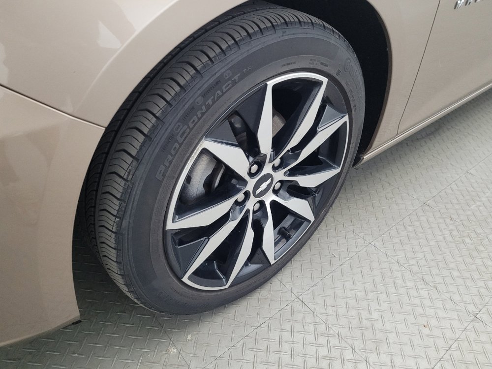 Used 2018 Chevrolet Malibu LT w/ Leather Package FWD image 31
