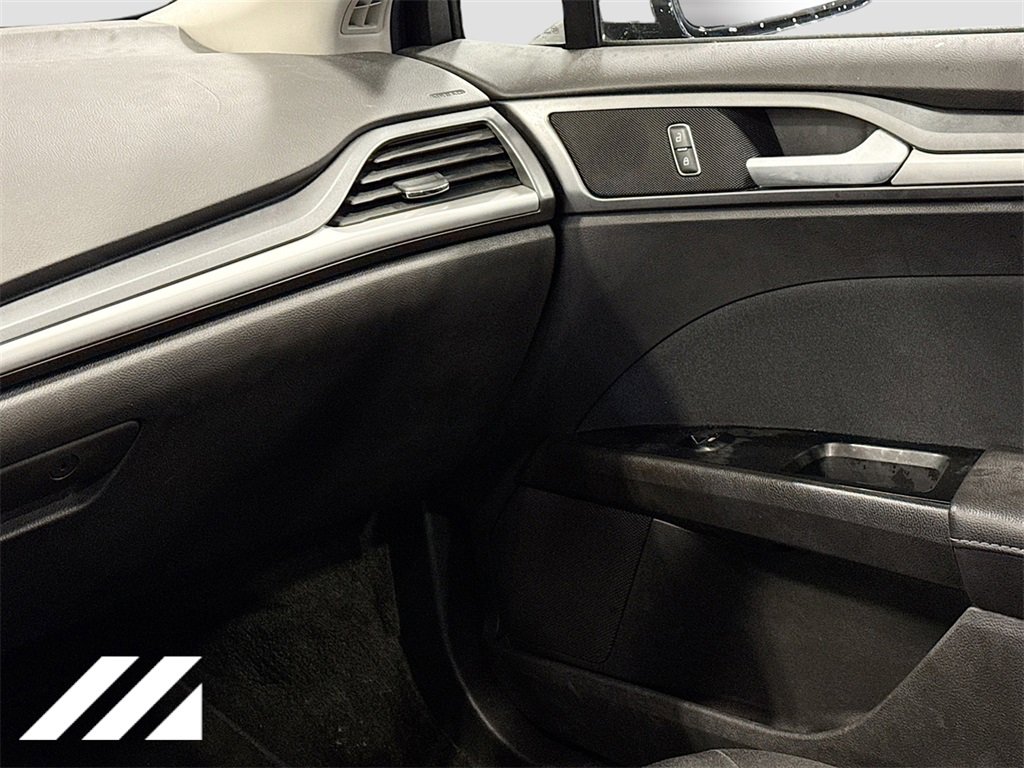 Used 2015 Ford Fusion SE image 23