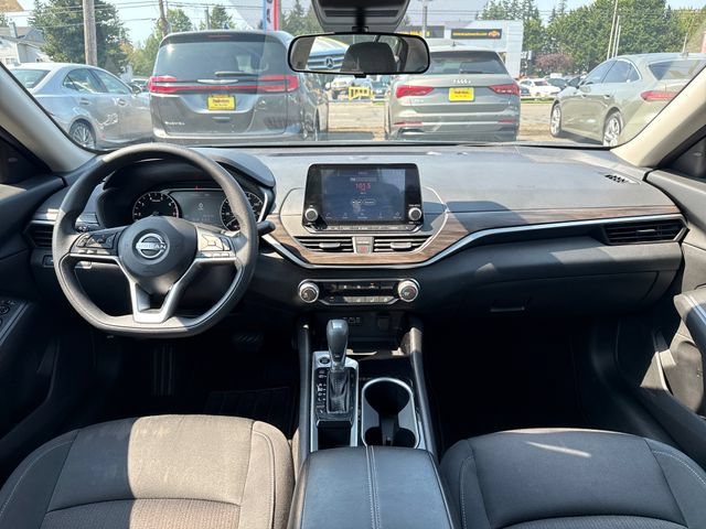 Used 2024 Nissan Altima 2.5 SV FWD image 11