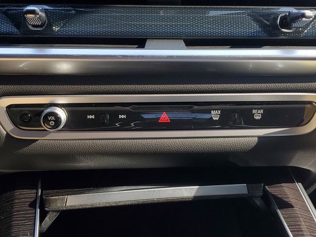 Used 2025 BMW X5 xDrive40i w/ M Sport Package image 31