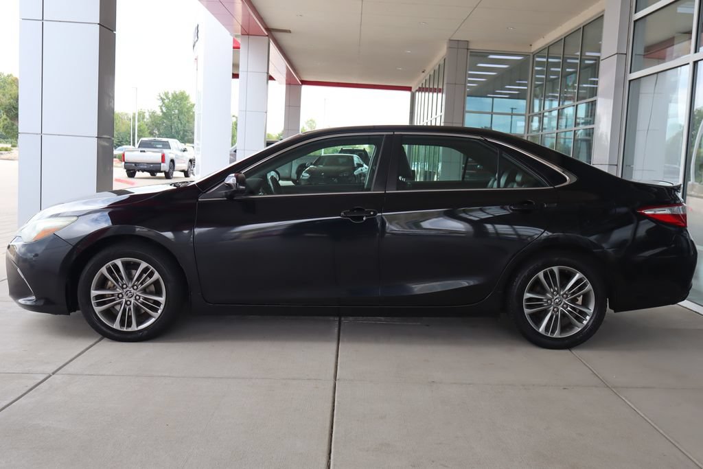 Used 2015 Toyota Camry SE FWD image 4