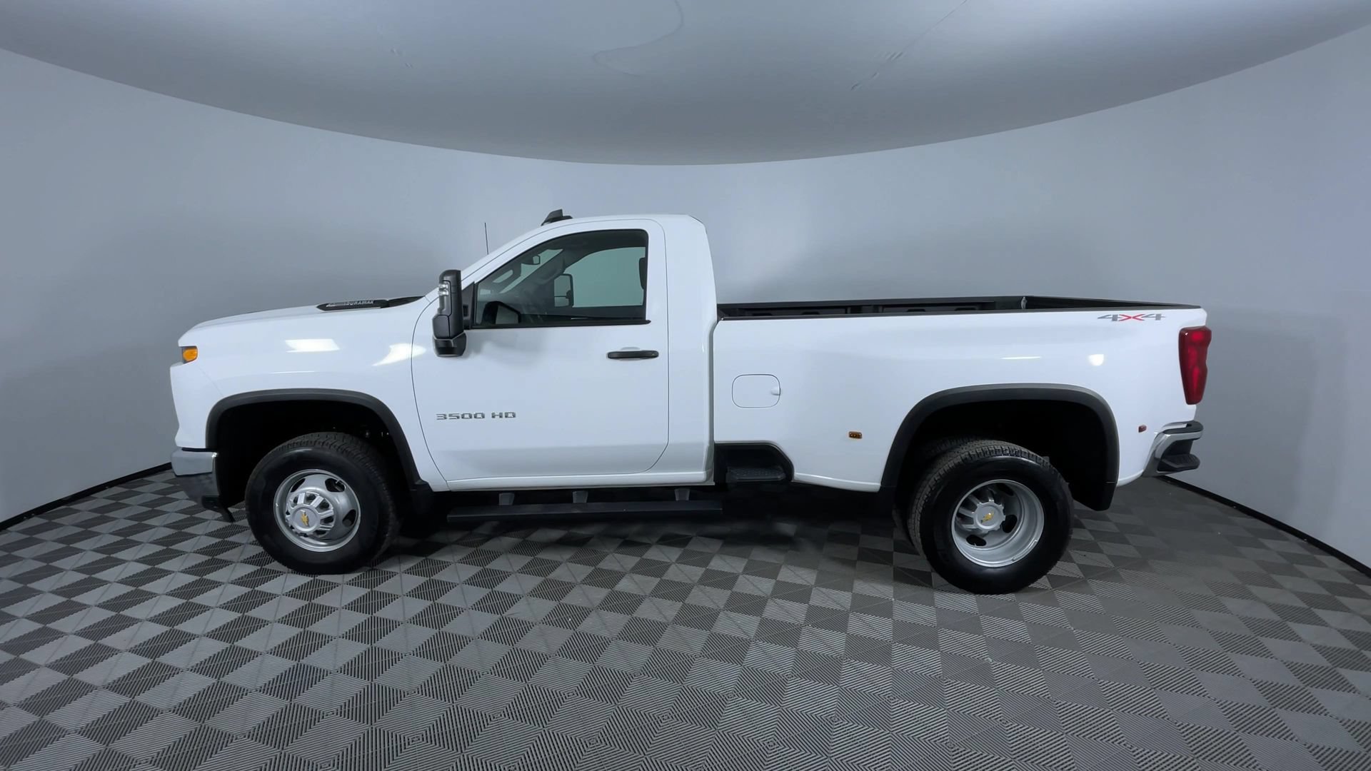 Used 2025 Chevrolet Silverado 3500 W/T AWD/4WD image 5