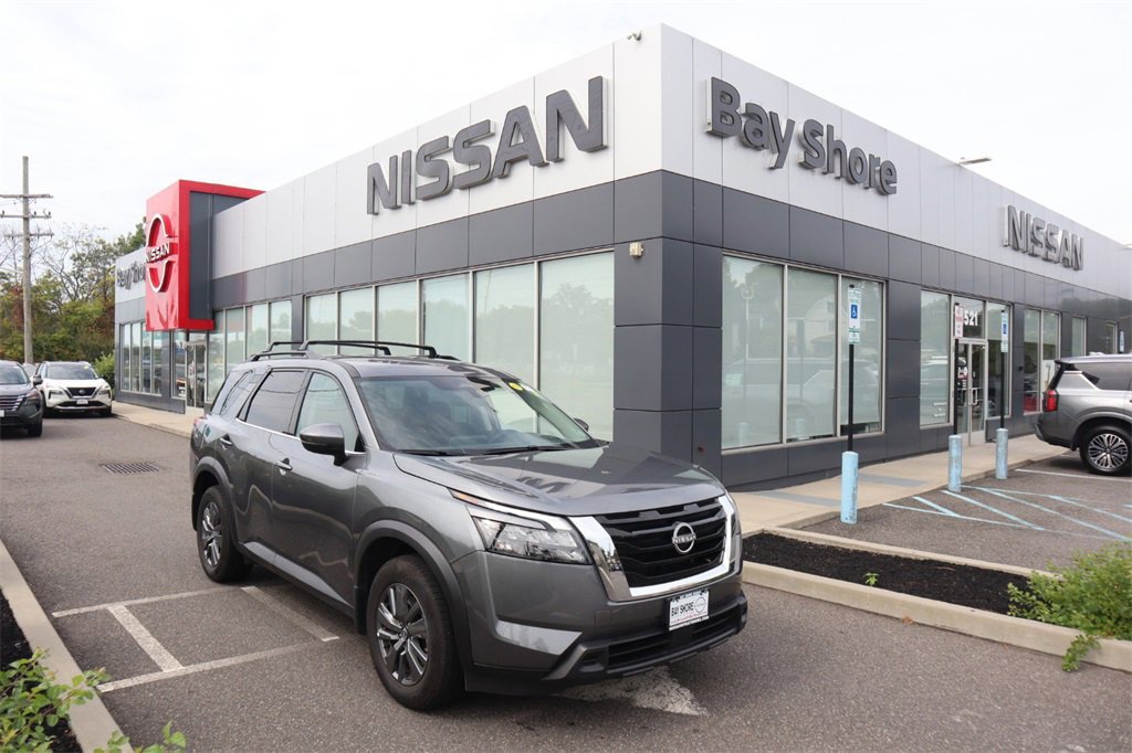 Certified 2025 Nissan Pathfinder SV