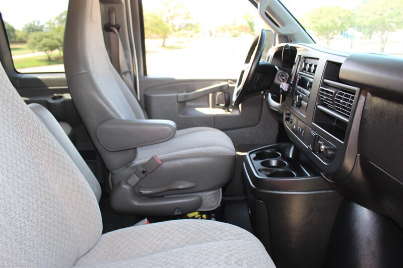 Used 2019 Chevrolet Express 2500 LS w/ Driver Convenience Package RWD image 22
