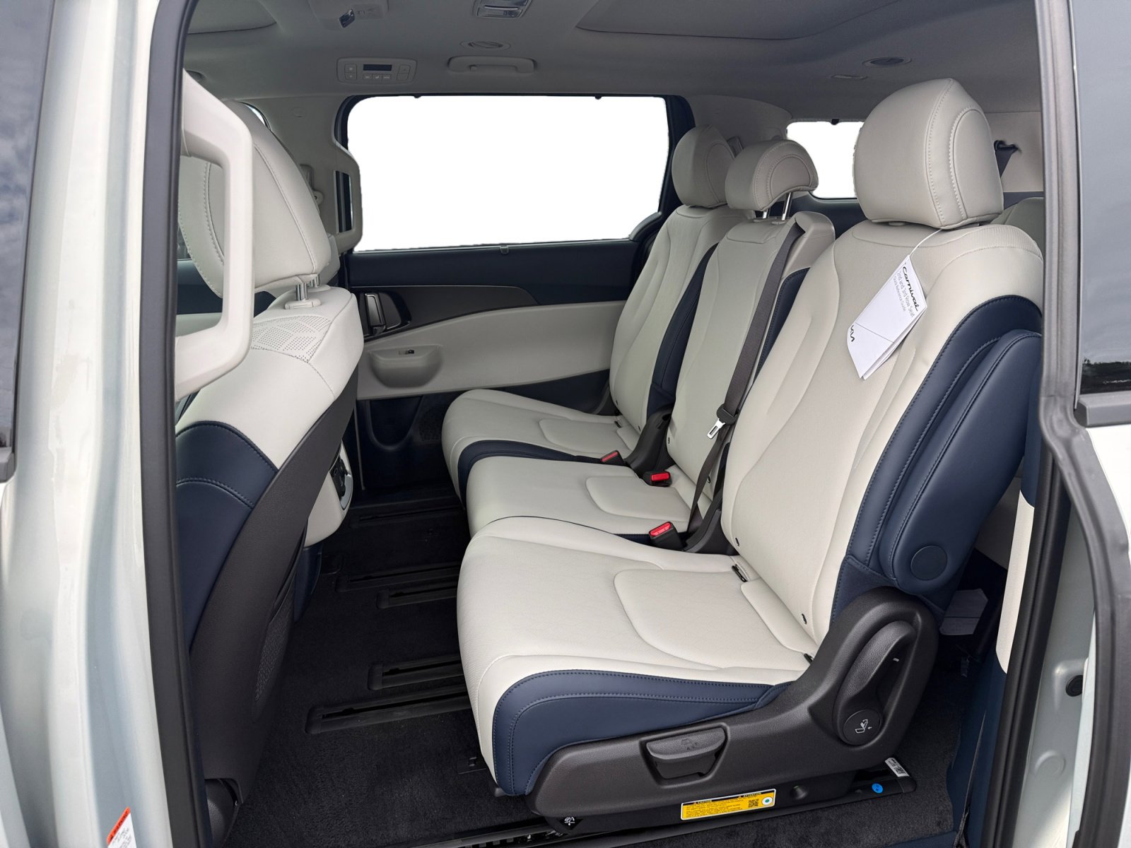 New 2026 Kia Carnival SX w/ SX Dark Edition Package image 16