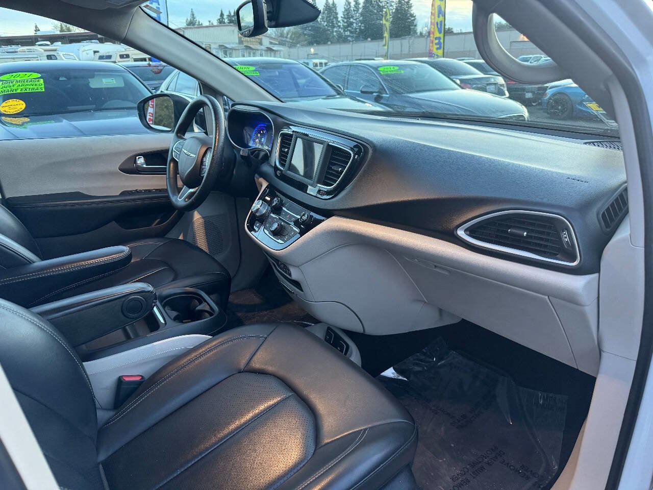 Used 2021 Chrysler Voyager Lxi image 15