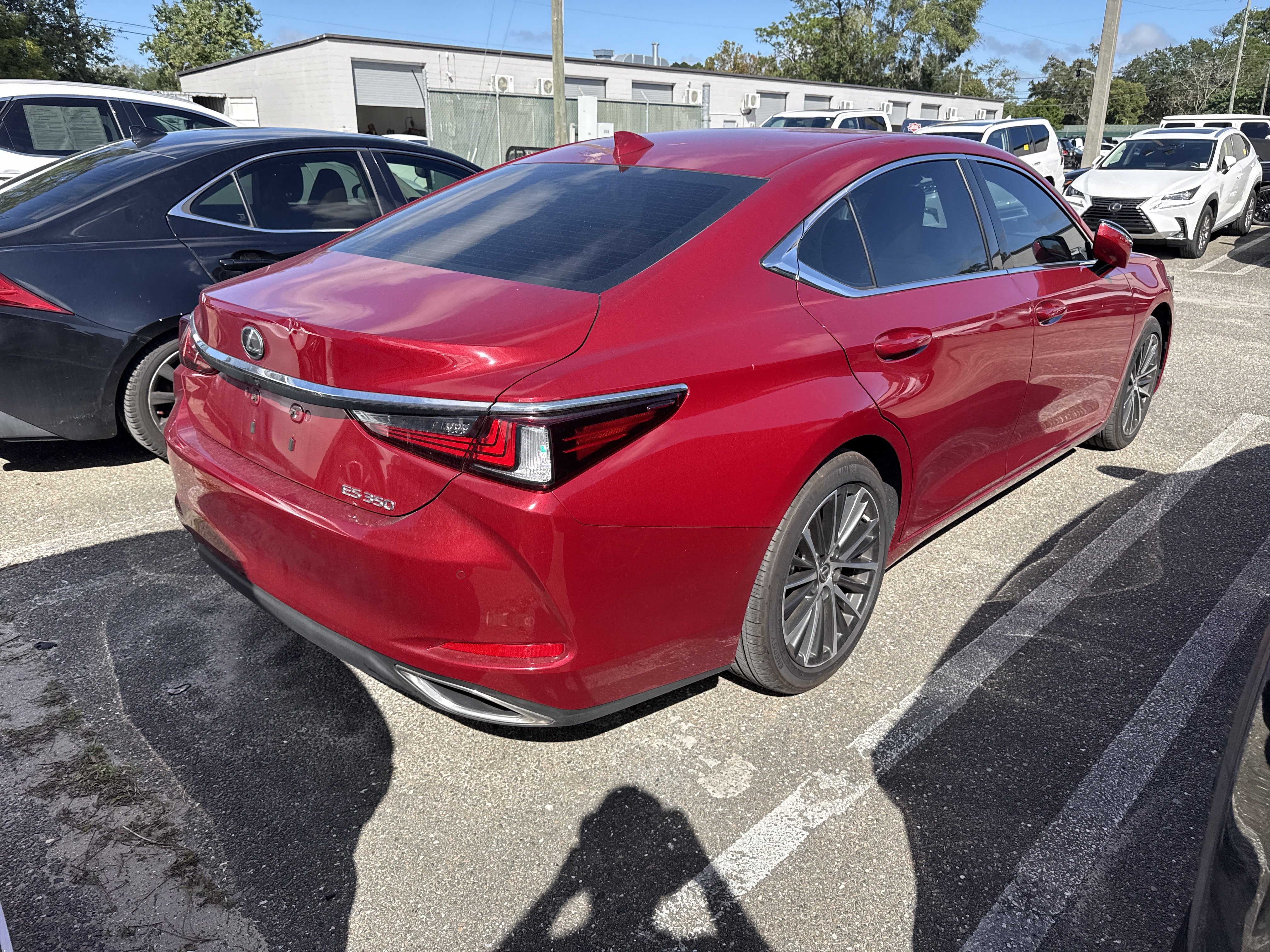 Used 2024 Lexus ES 350 w/ Premium Package FWD image 4