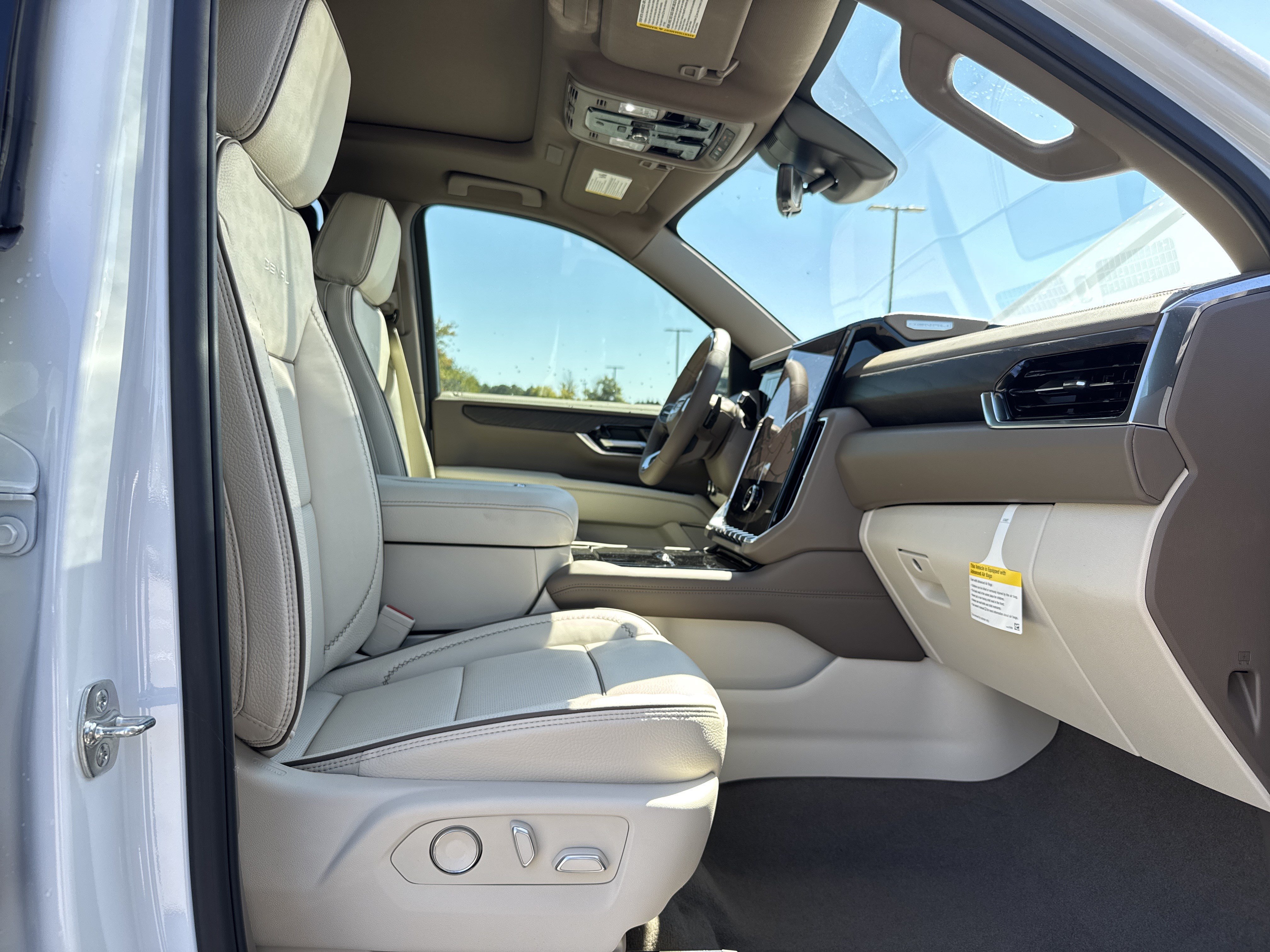 New 2026 GMC Yukon XL Denali w/ Denali Reserve Package AWD/4WD image 34