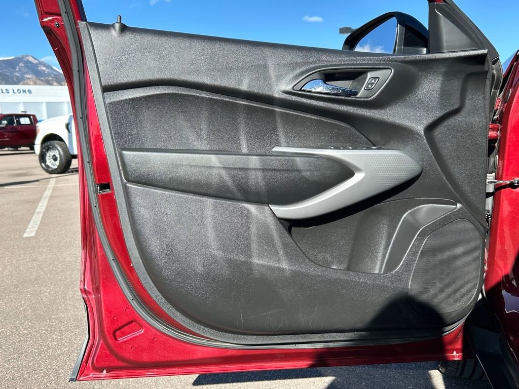 Used 2024 Chevrolet Trax RS image 29