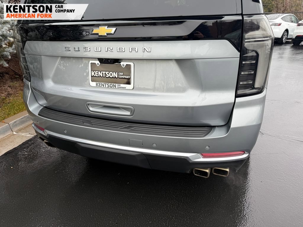 Used 2025 Chevrolet Suburban High Country image 43