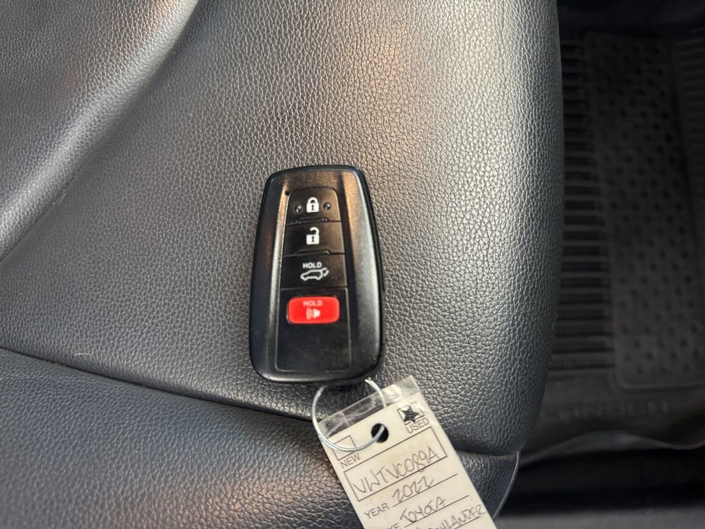 Used 2022 Toyota Highlander XLE image 27