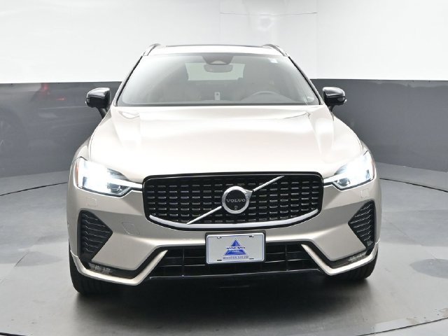 Used 2024 Volvo XC60 B5 Plus w/ Climate Package AWD/4WD image 2