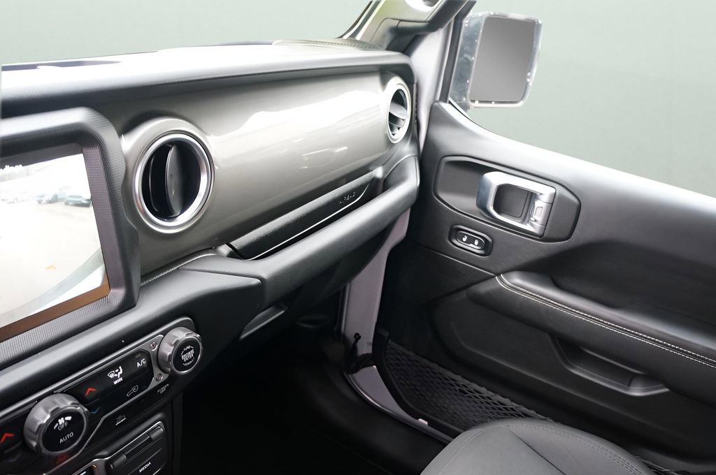 Used 2023 Jeep Wrangler Sahara image 24