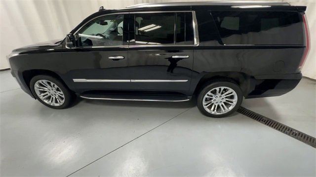 Used 2019 Cadillac Escalade ESV Premium Luxury w/ LPO, Radiant Package image 5