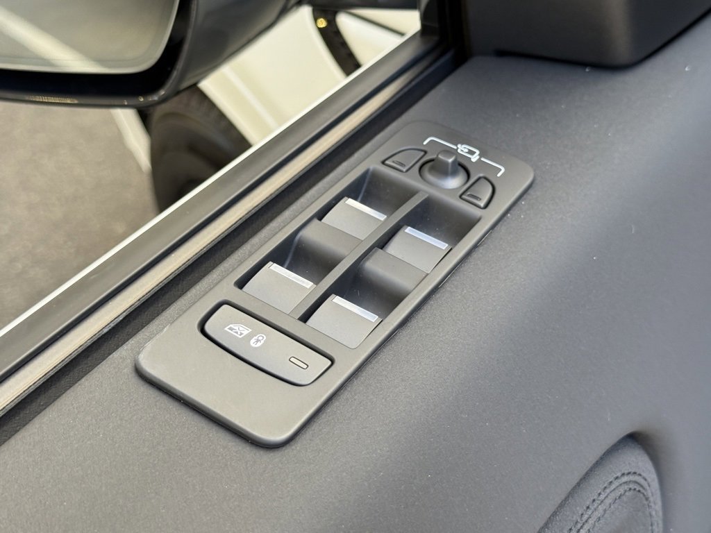 New 2025 Land Rover Discovery Sport S image 12