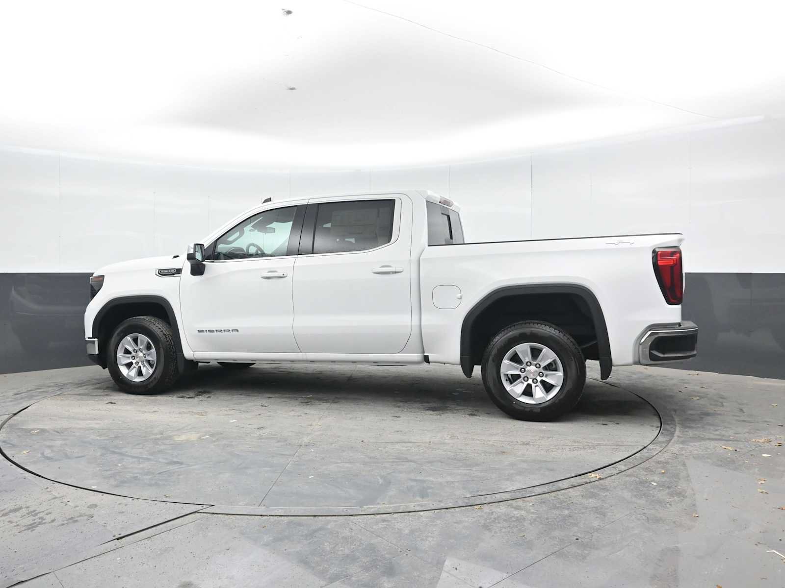 New 2026 GMC Sierra 1500 SLE w/ Preferred Package AWD/4WD image 2
