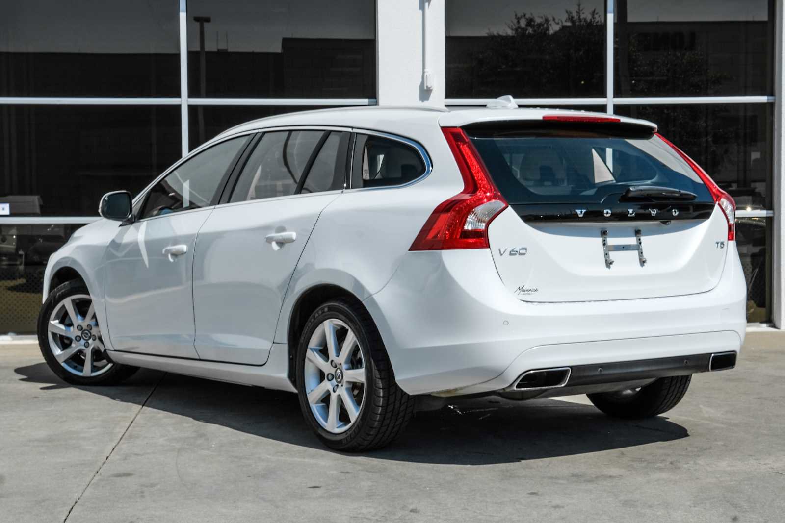 Used 2017 Volvo V60 T5 Premier w/ Convenience Package image 11
