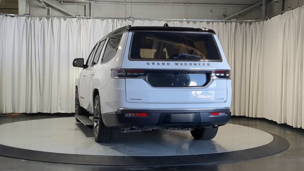 Used 2022 Jeep Grand Wagoneer Series III AWD/4WD image 9