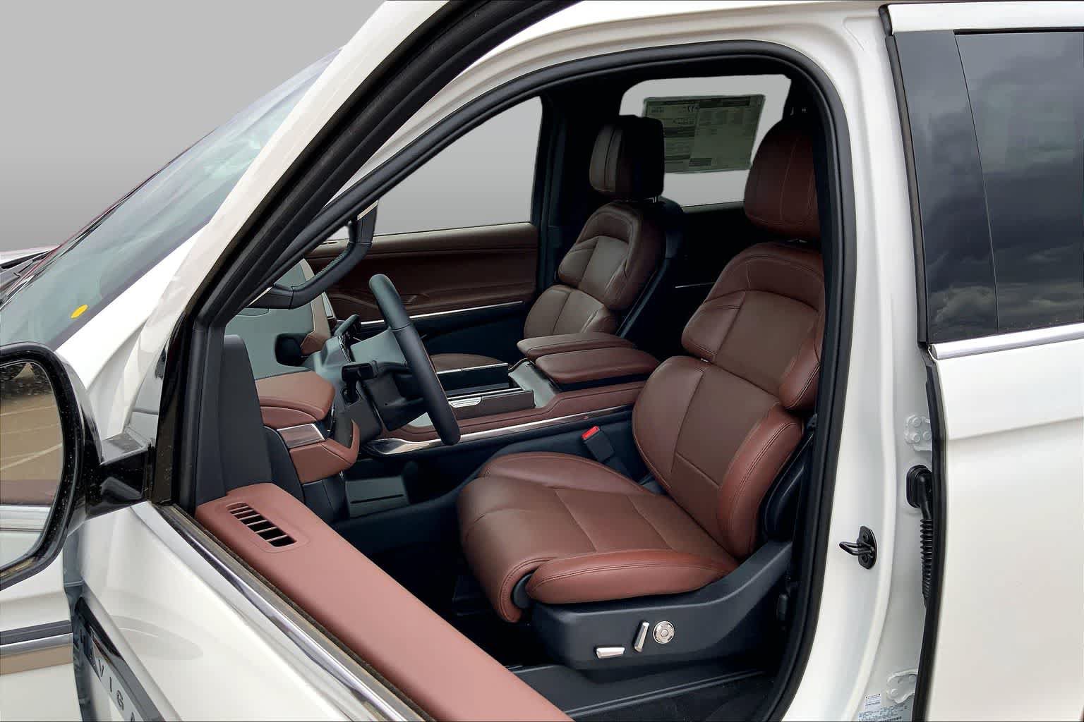 New 2026 Lincoln Navigator Reserve AWD/4WD image 9