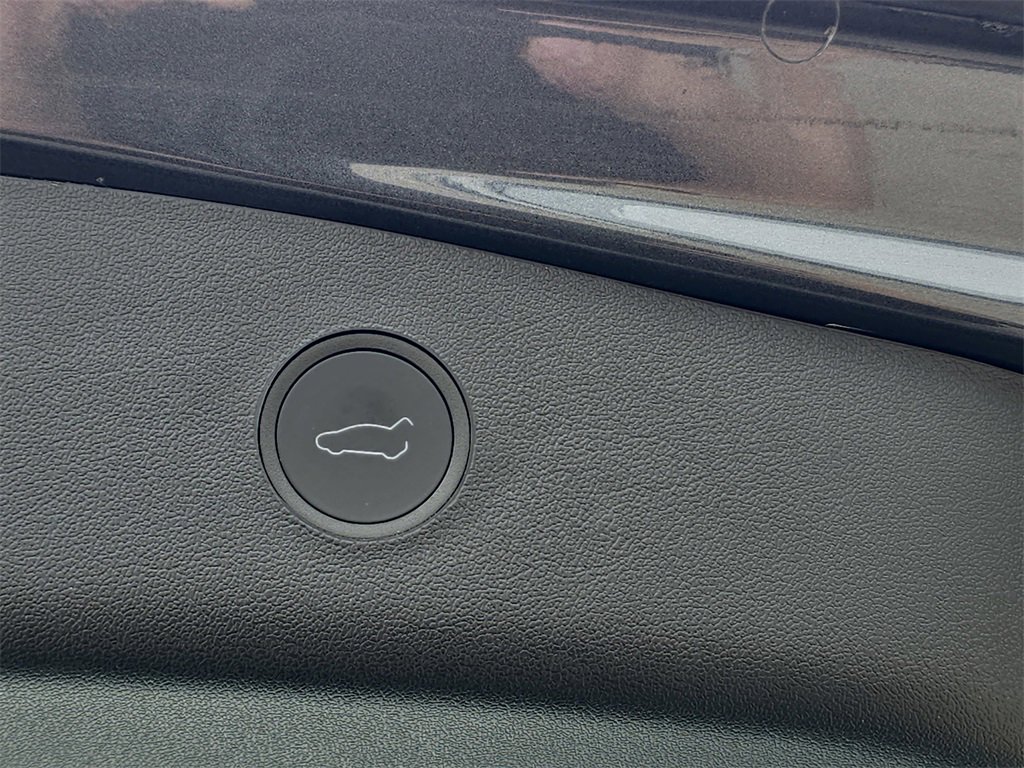 Used 2023 Tesla Model 3 Standard Range image 13