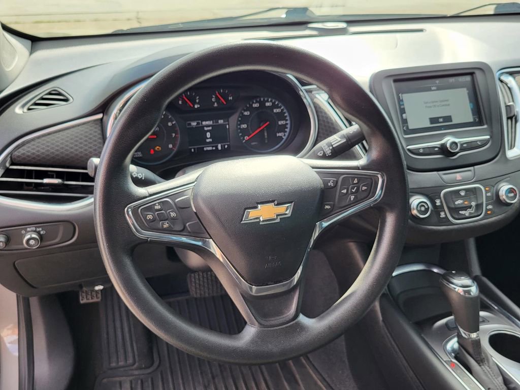 Used 2018 Chevrolet Malibu LT image 20