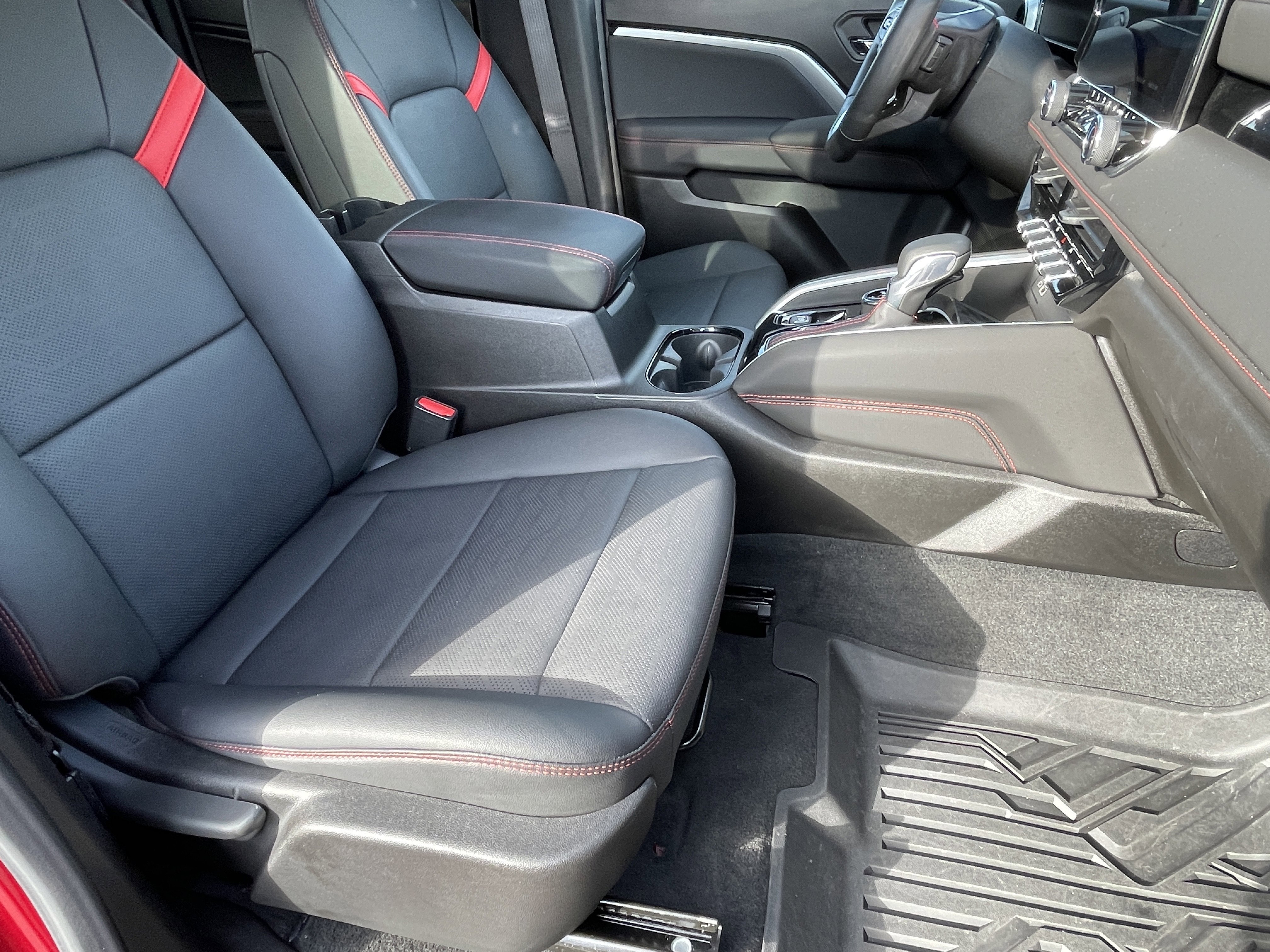 Used 2024 Chevrolet Colorado Z71 w/ Z71 Convenience Package 2 image 14