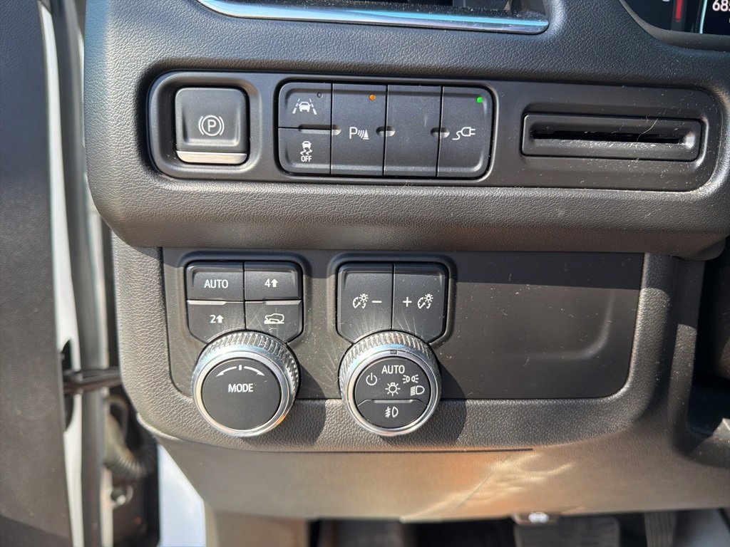 Used 2021 GMC Yukon XL SLT w/ SLT Luxury Package image 21