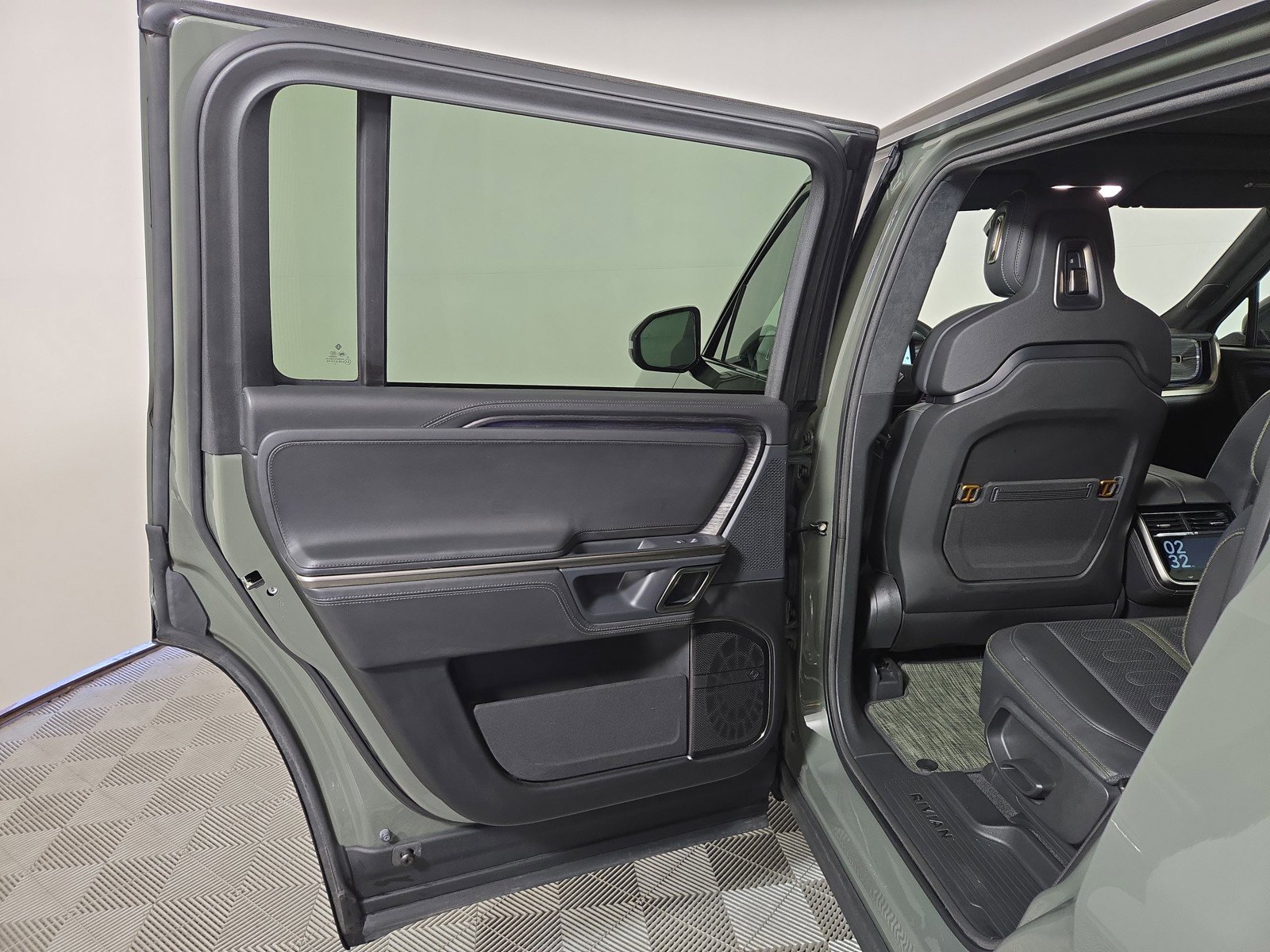 Used 2023 Rivian R1S Launch Edition image 17