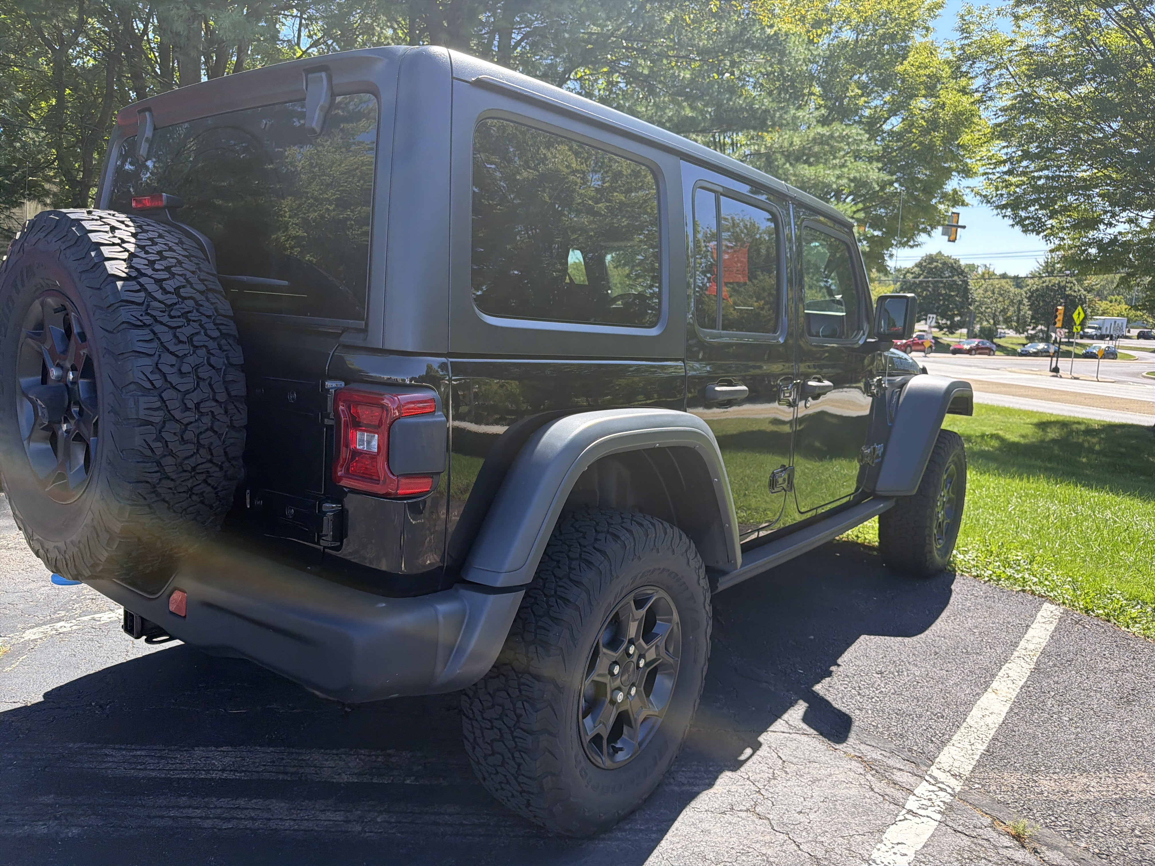 Used 2023 Jeep Wrangler Unlimited Rubicon 4xe AWD/4WD image 8