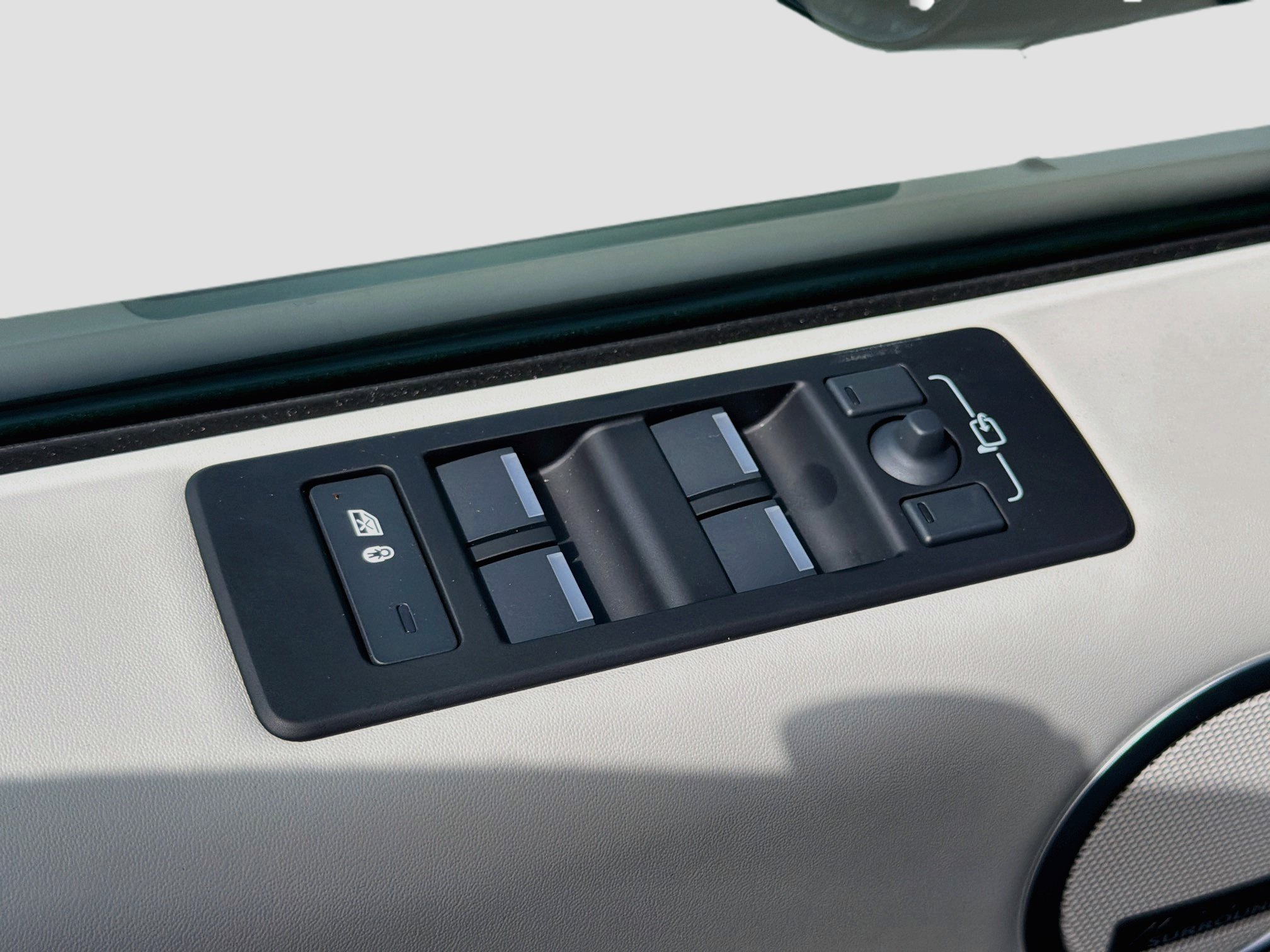 New 2026 Land Rover Discovery Limited Edition AWD/4WD image 24