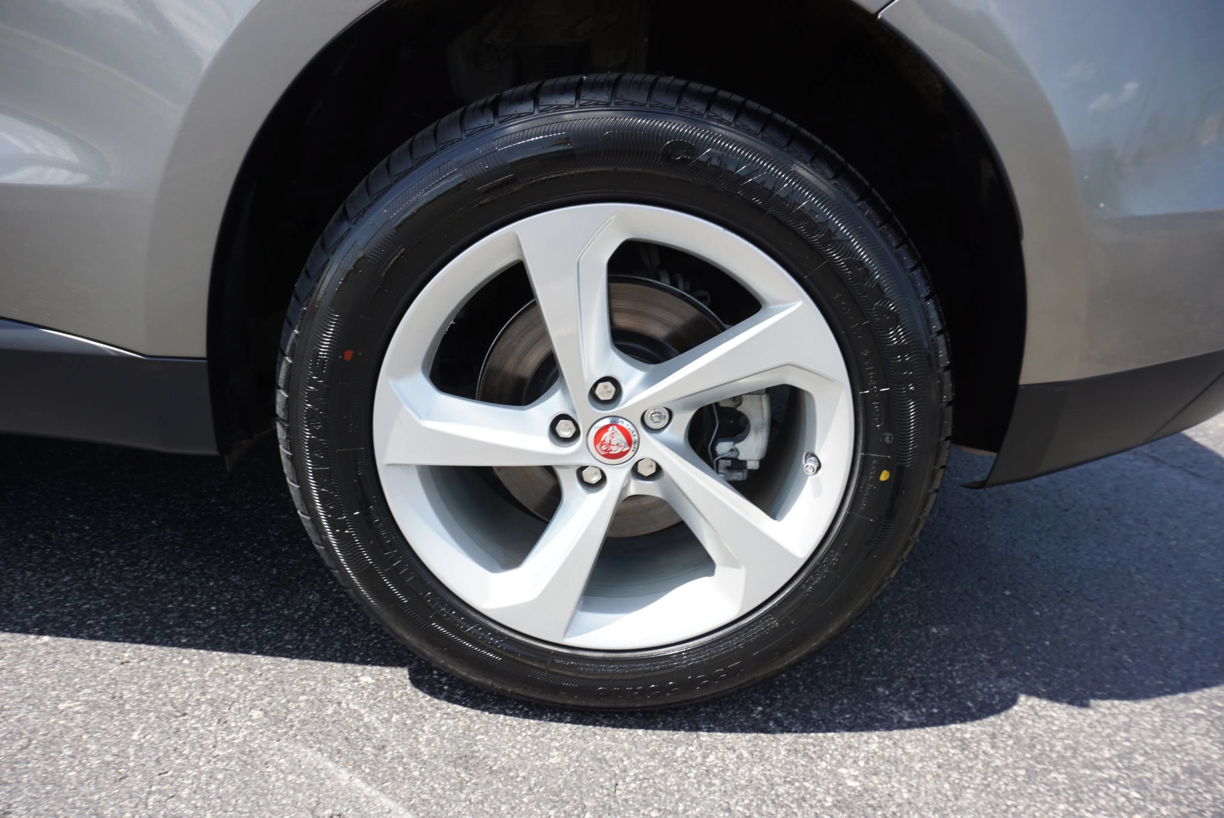 Used 2018 Jaguar F-PACE Premium AWD/4WD image 40