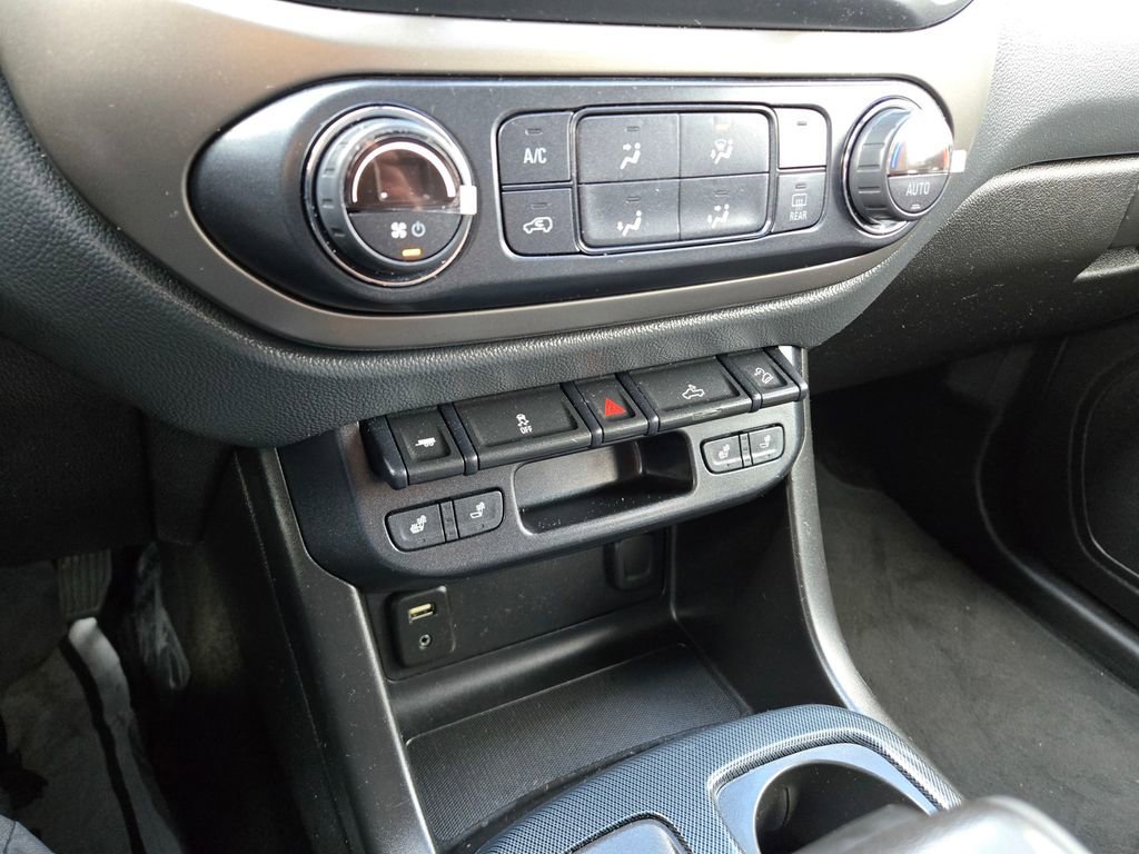 Used 2018 Chevrolet Colorado Z71 image 11