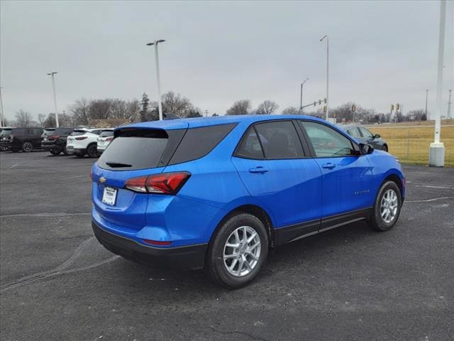 New 2024 Chevrolet Equinox LS w/ LS Convenience Package FWD image 3