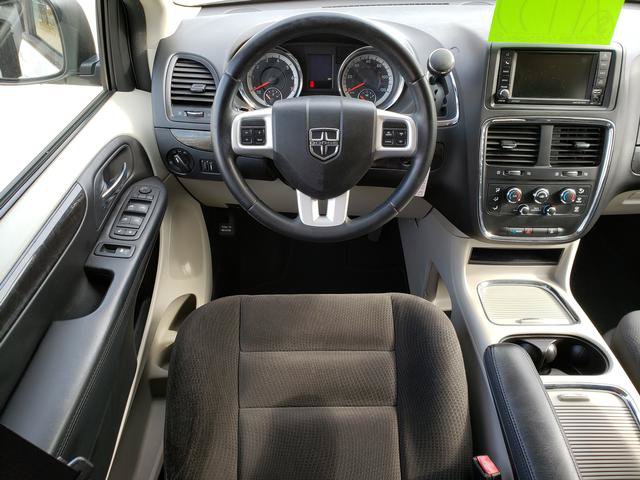 Used 2016 Dodge Grand Caravan SXT w/ Rear Park Assist Package FWD image 15