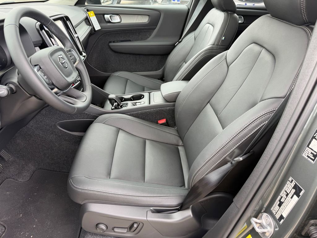 New 2026 Volvo XC40 B5 Core w/ Climate Package AWD/4WD image 17