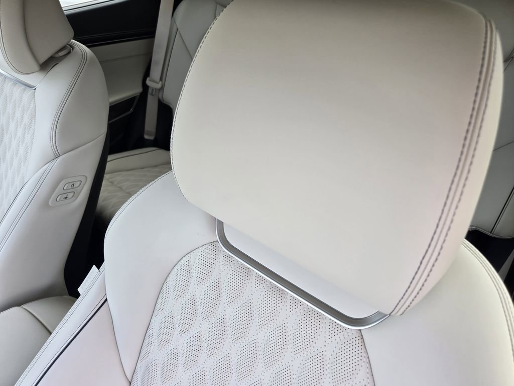 Used 2023 Genesis GV70 3.5T Sport w/ Sport Prestige Package image 28