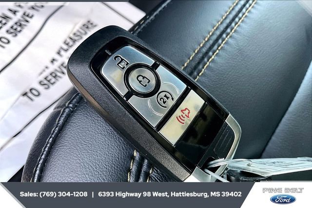 Used 2025 Ford Bronco Badlands image 9