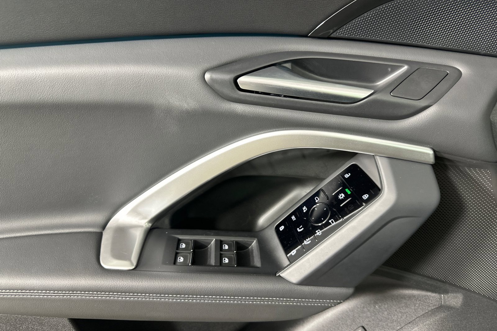 Used 2025 Audi Q5 Premium w/ 19" Wheel Package image 10